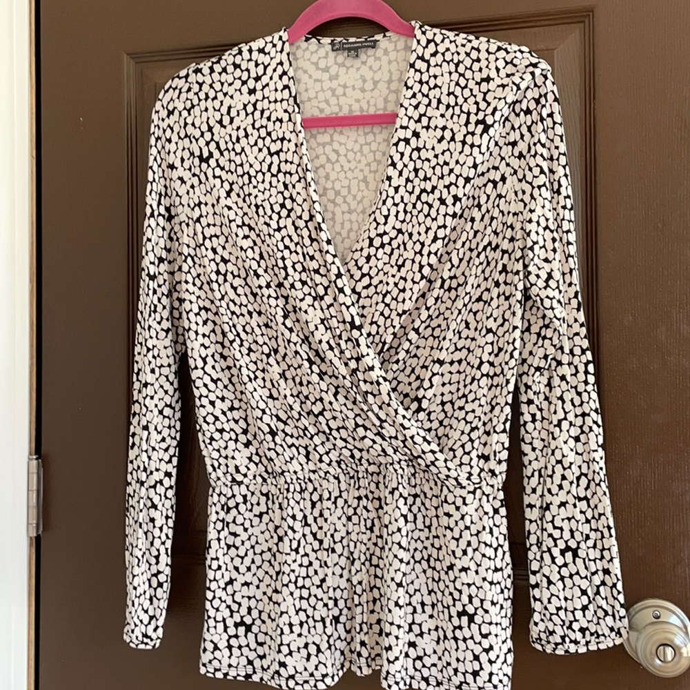 Adrianna Papell M cinched waist blouse super cute